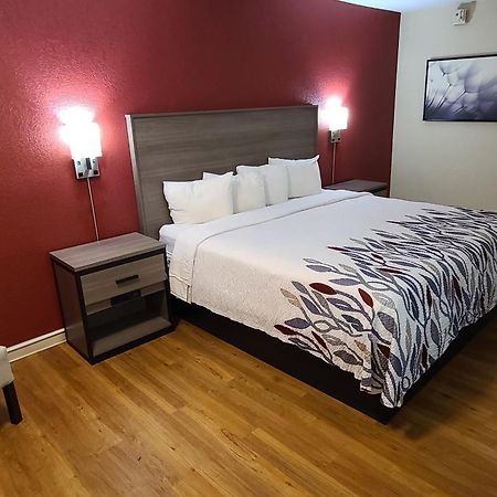 Red Roof Inn & Suites Cornelius - Lake Norman Экстерьер фото