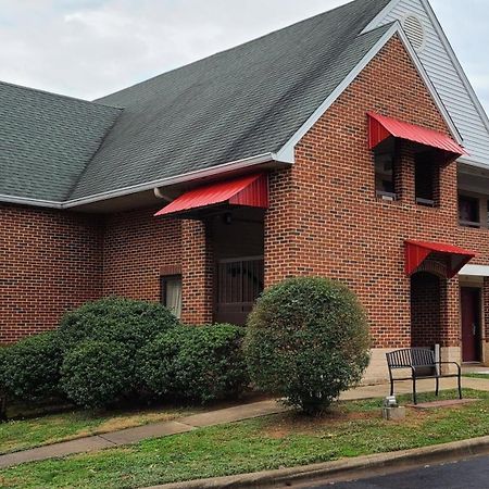 Red Roof Inn & Suites Cornelius - Lake Norman Экстерьер фото