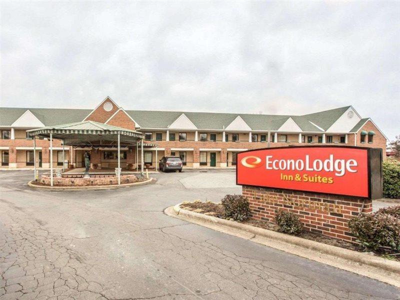 Red Roof Inn & Suites Cornelius - Lake Norman Экстерьер фото