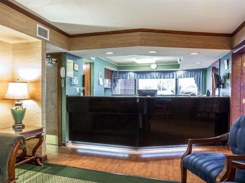 Red Roof Inn & Suites Cornelius - Lake Norman Экстерьер фото
