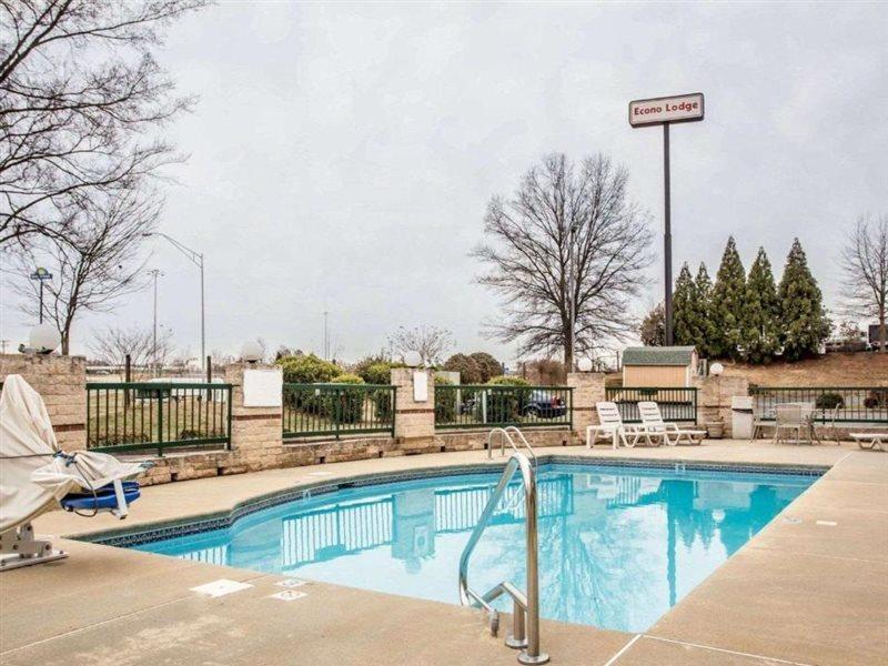 Red Roof Inn & Suites Cornelius - Lake Norman Экстерьер фото