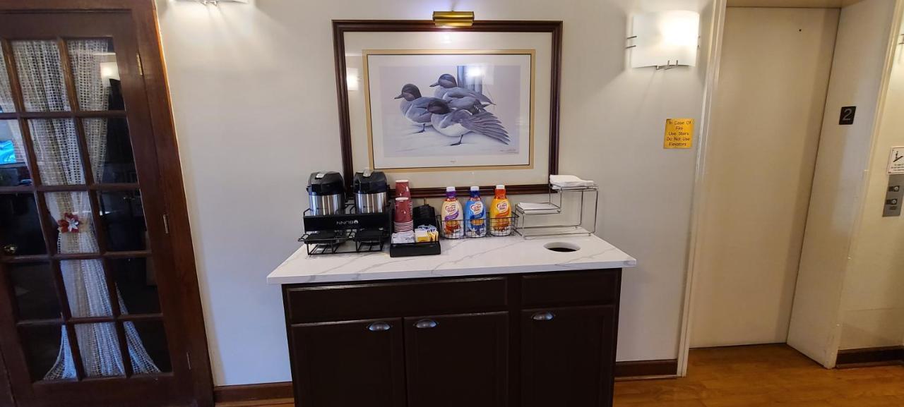 Red Roof Inn & Suites Cornelius - Lake Norman Экстерьер фото