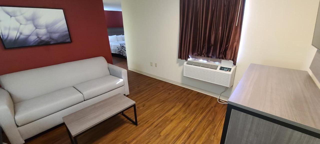 Red Roof Inn & Suites Cornelius - Lake Norman Экстерьер фото