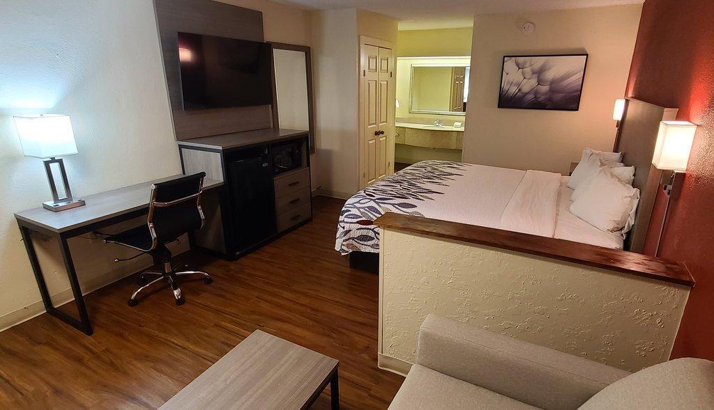 Red Roof Inn & Suites Cornelius - Lake Norman Экстерьер фото