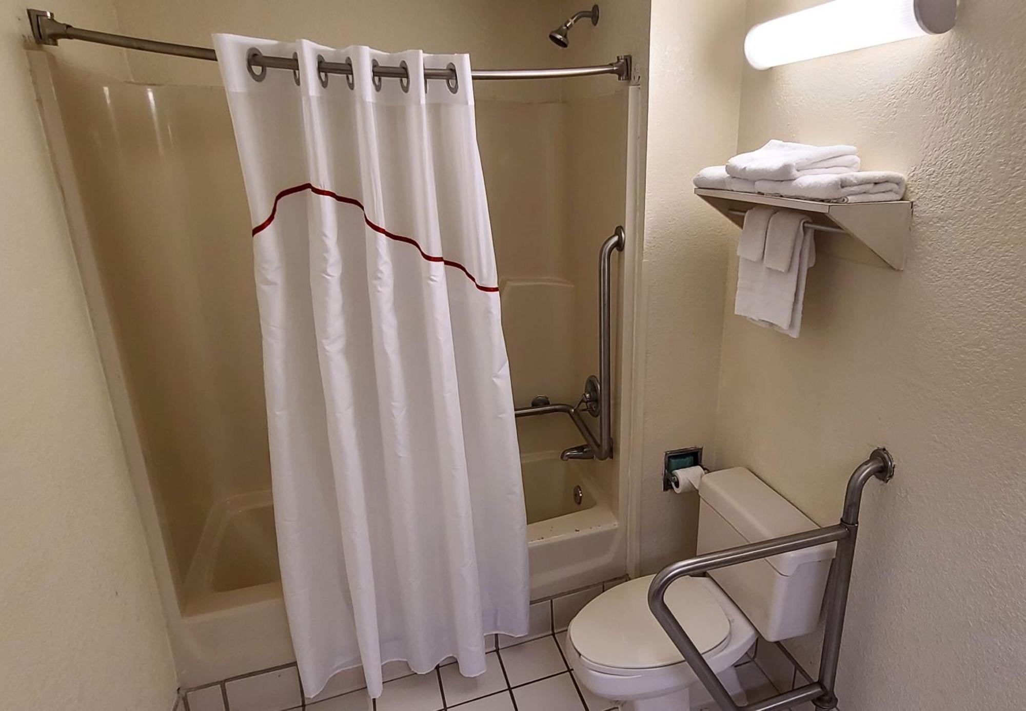 Red Roof Inn & Suites Cornelius - Lake Norman Экстерьер фото