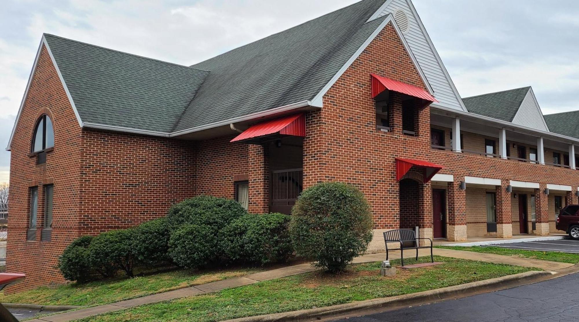 Red Roof Inn & Suites Cornelius - Lake Norman Экстерьер фото