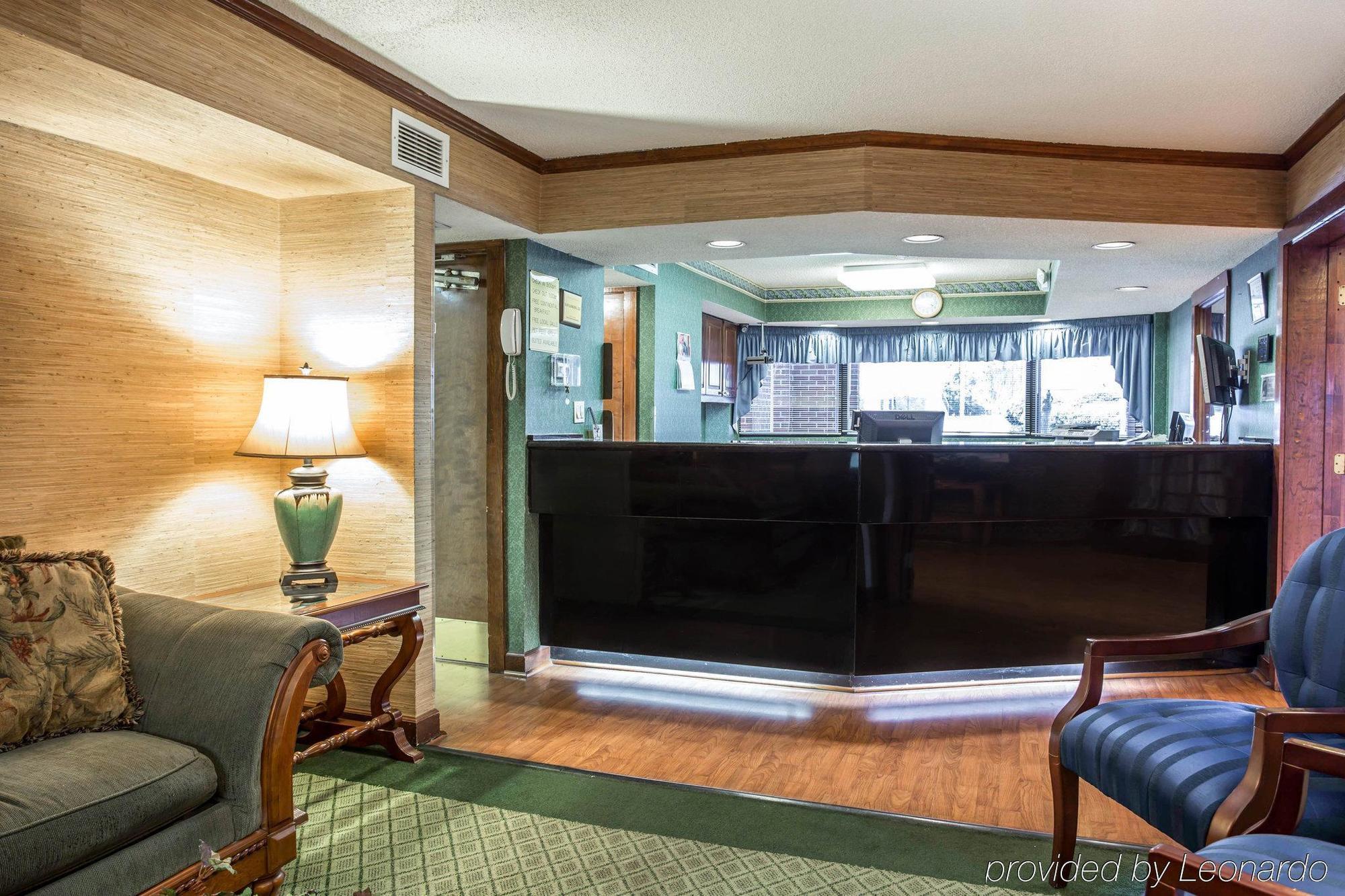 Red Roof Inn & Suites Cornelius - Lake Norman Экстерьер фото