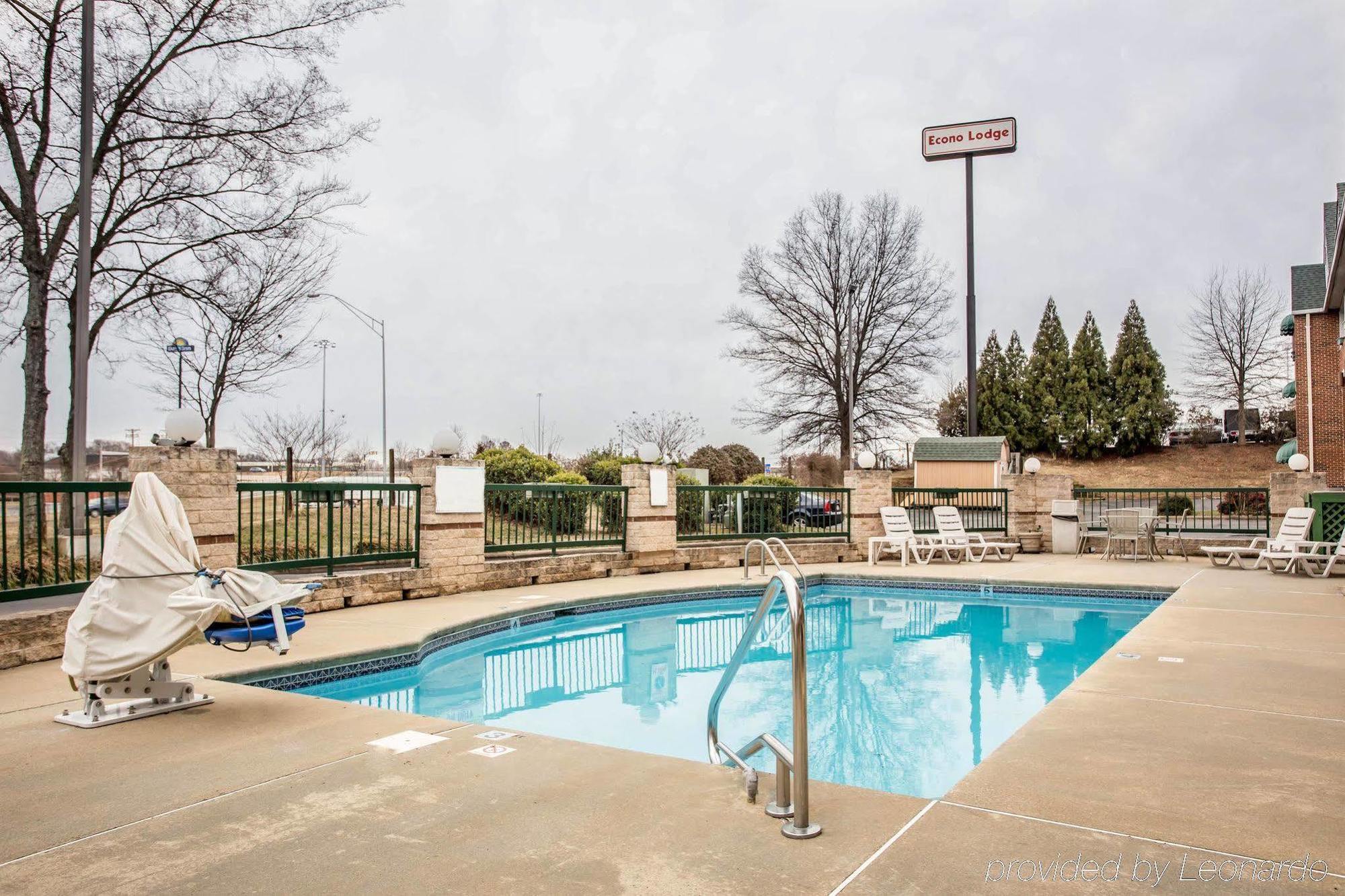 Red Roof Inn & Suites Cornelius - Lake Norman Экстерьер фото